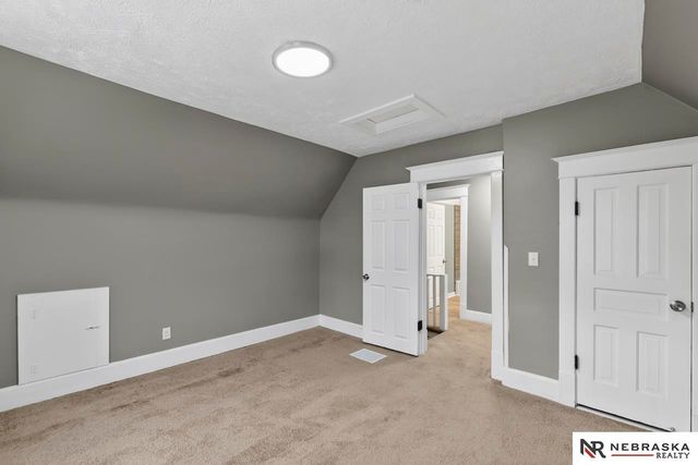 2566 Manderson Street, Omaha, NE 68111