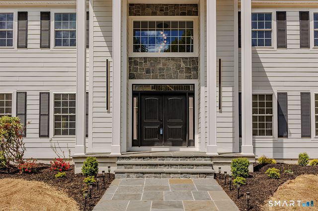 7 Queens Peak, Canton, CT 06019