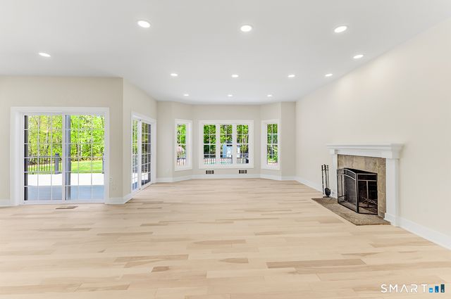7 Queens Peak, Canton, CT 06019
