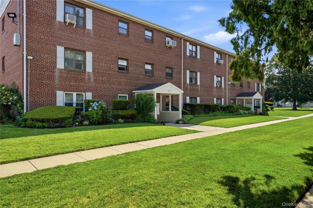 123 Park Avenue B3, Amityville, NY 11701