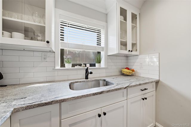 123 Park Avenue B3, Amityville, NY 11701