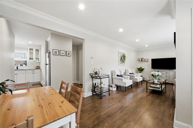 123 Park Avenue B3, Amityville, NY 11701