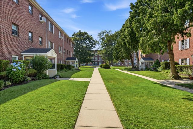 123 Park Avenue B3, Amityville, NY 11701