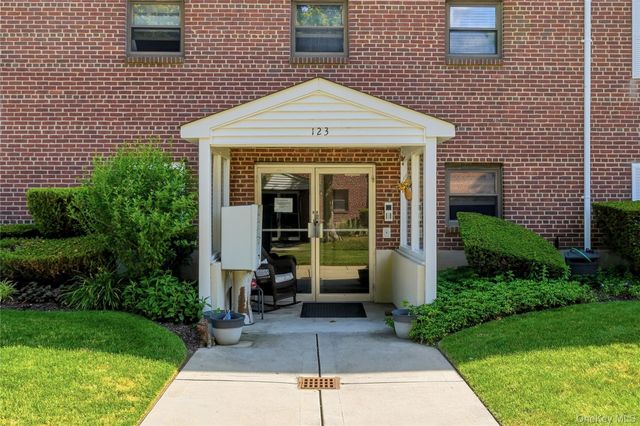 123 Park Avenue B3, Amityville, NY 11701