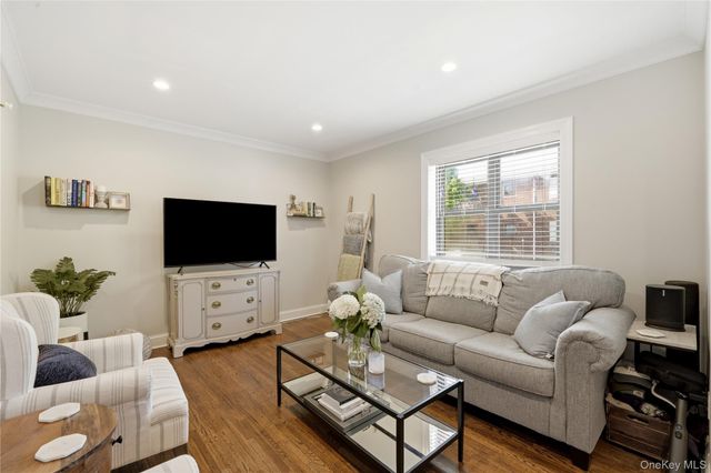 123 Park Avenue B3, Amityville, NY 11701