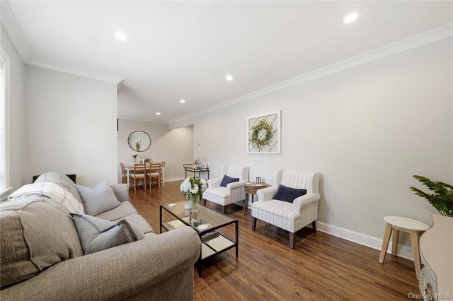 123 Park Avenue B3, Amityville, NY 11701