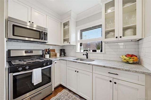123 Park Avenue B3, Amityville, NY 11701
