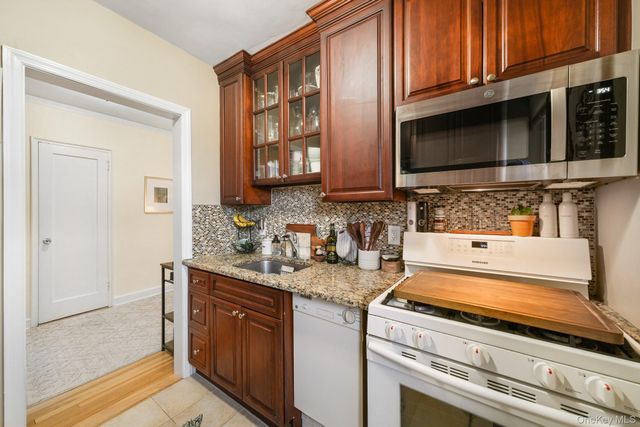 90 Bryant Avenue 5B - Forrest, White Plains, NY 10605