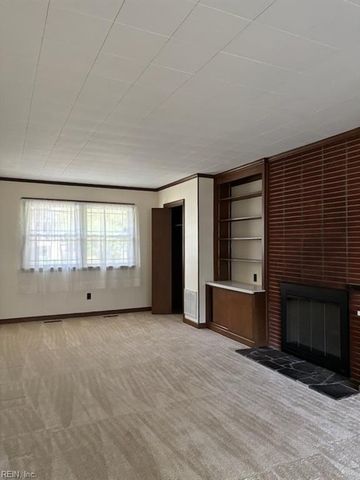 3 Jordan DR, Newport News, VA 23606