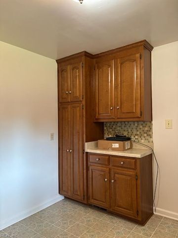3 Jordan DR, Newport News, VA 23606