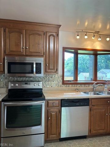 3 Jordan DR, Newport News, VA 23606