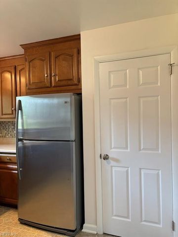 3 Jordan DR, Newport News, VA 23606