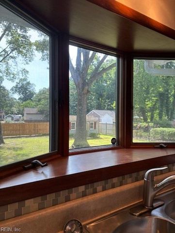 3 Jordan DR, Newport News, VA 23606