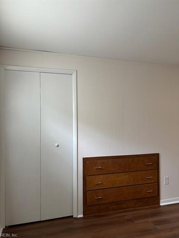 3 Jordan DR, Newport News, VA 23606