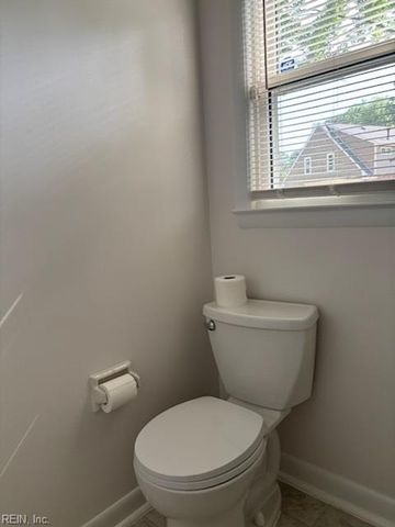 3 Jordan DR, Newport News, VA 23606