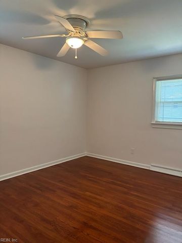 3 Jordan DR, Newport News, VA 23606