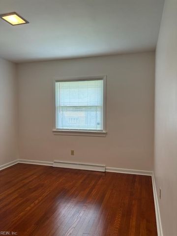 3 Jordan DR, Newport News, VA 23606