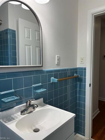 3 Jordan DR, Newport News, VA 23606