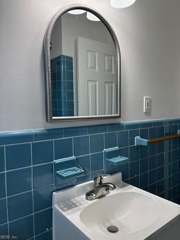 3 Jordan DR, Newport News, VA 23606