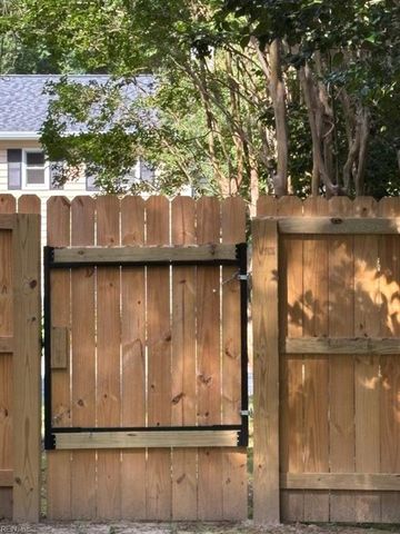 3 Jordan DR, Newport News, VA 23606