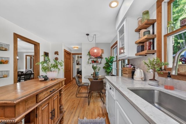 131 Philhower Ave, Califon Boro, NJ 07830