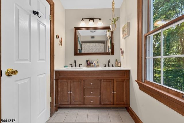 131 Philhower Ave, Califon Boro, NJ 07830