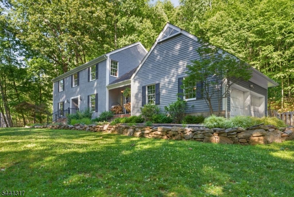 131 Philhower Ave, Califon Boro, NJ 07830