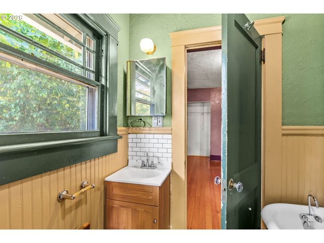936 CHAMBERS St, Eugene, OR 97402