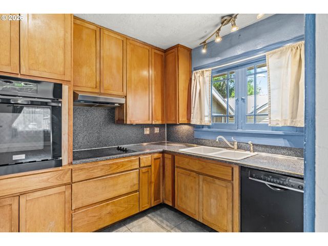 936 CHAMBERS St, Eugene, OR 97402