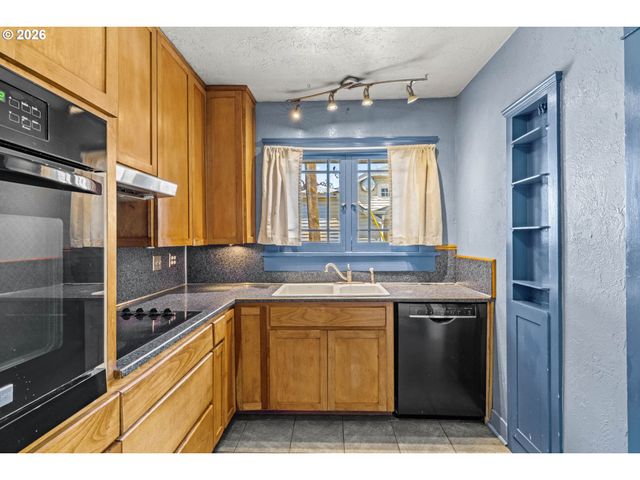 936 CHAMBERS St, Eugene, OR 97402