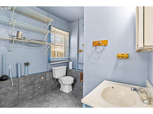 936 CHAMBERS St, Eugene, OR 97402