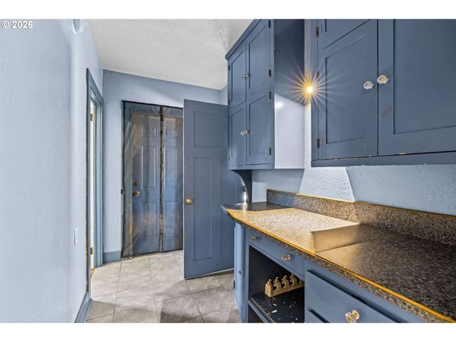 936 CHAMBERS St, Eugene, OR 97402