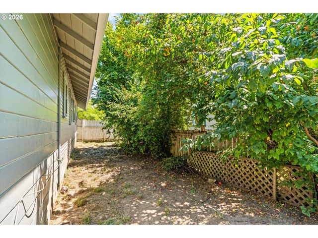 936 CHAMBERS St, Eugene, OR 97402