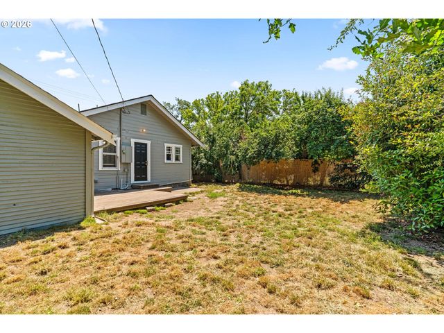 936 CHAMBERS St, Eugene, OR 97402