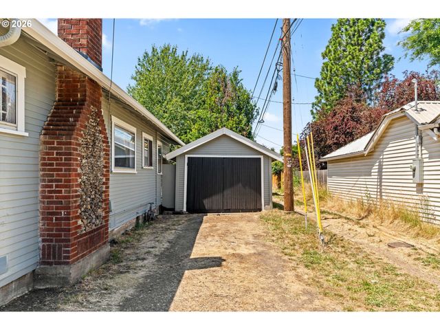 936 CHAMBERS St, Eugene, OR 97402