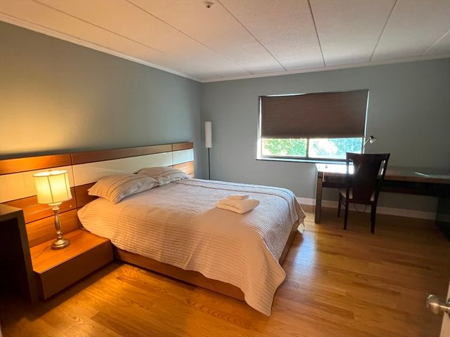 54 Concord Ave 403, Cambridge, MA 02138