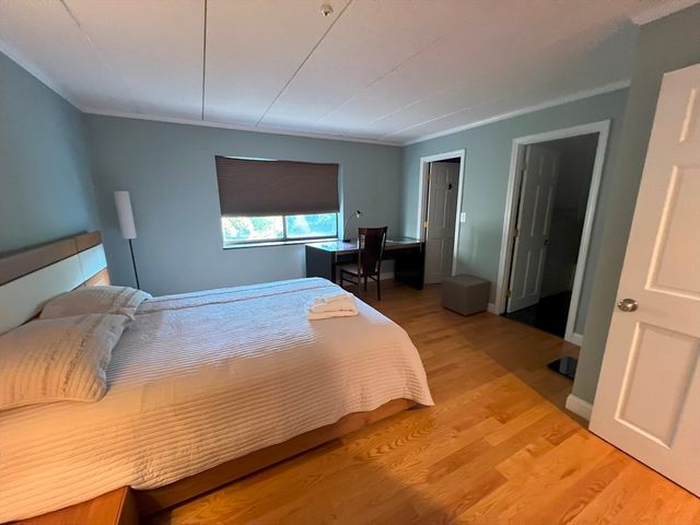 54 Concord Ave 403, Cambridge, MA 02138