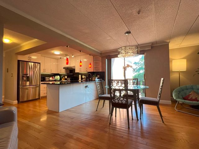 54 Concord Ave 403, Cambridge, MA 02138