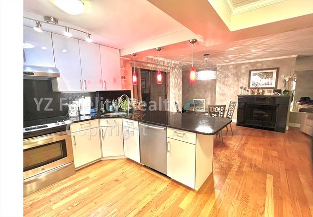 54 Concord Ave 403, Cambridge, MA 02138