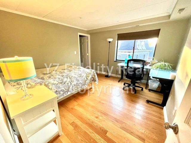 54 Concord Ave 403, Cambridge, MA 02138
