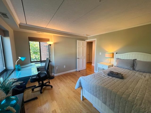 54 Concord Ave 403, Cambridge, MA 02138