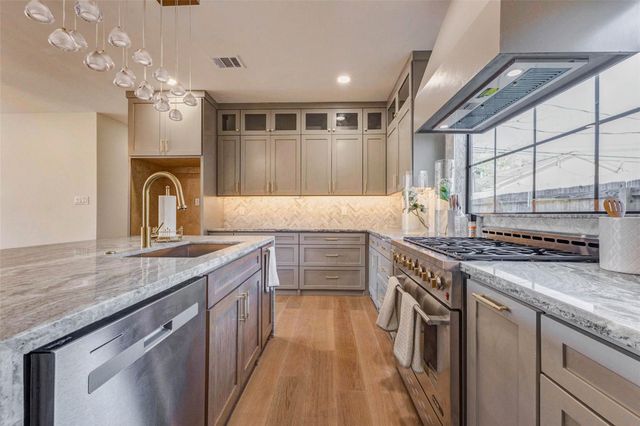 1803 Willowmoss Court, Houston, TX 77008