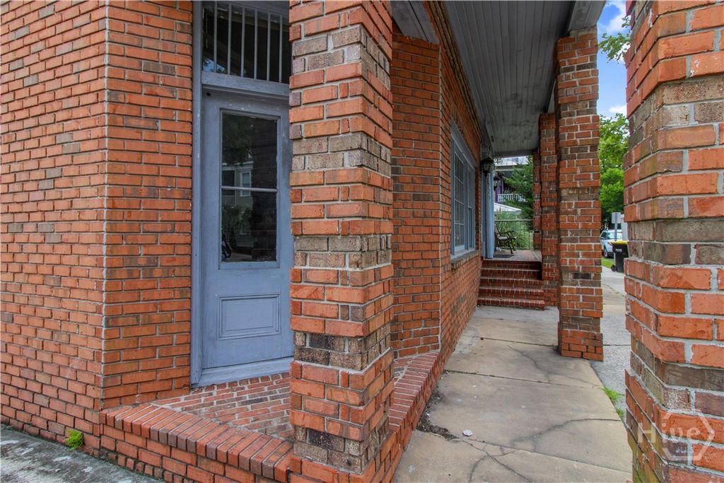 Image 2 of property listing at 234 W 31st Street, Savannah, GA 31401