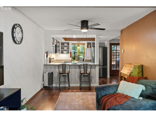 252 FOXTAIL Dr, Eugene, OR 97401