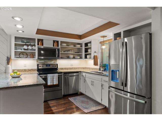 252 FOXTAIL Dr, Eugene, OR 97401