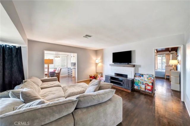 11702 Ruthelen, Los Angeles, CA 90047