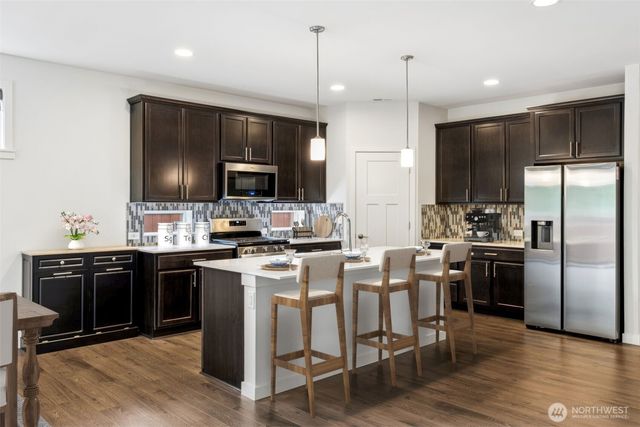 5605 Reef Lane NE, Olympia, WA 98516