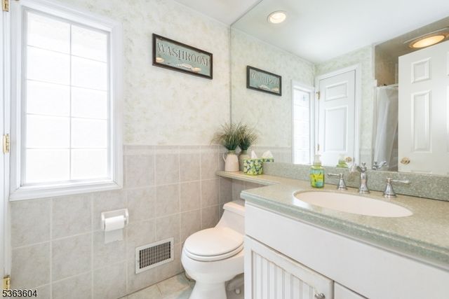 23 Lincoln Ave, North Arlington Boro, NJ 07031