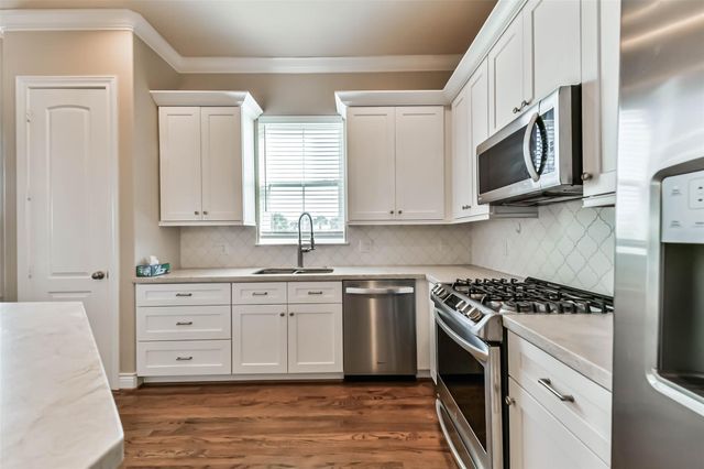 6 Compass Circle, Galveston, TX 77554