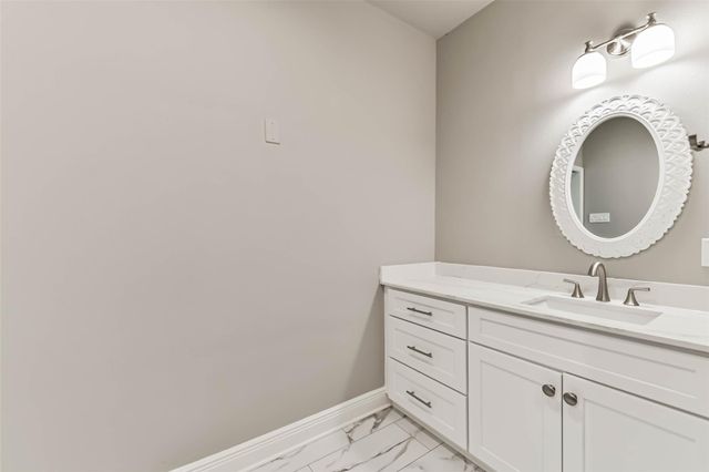 6 Compass Circle, Galveston, TX 77554